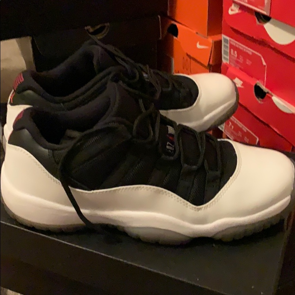 Jordan retro 11 low. Grade school 7.